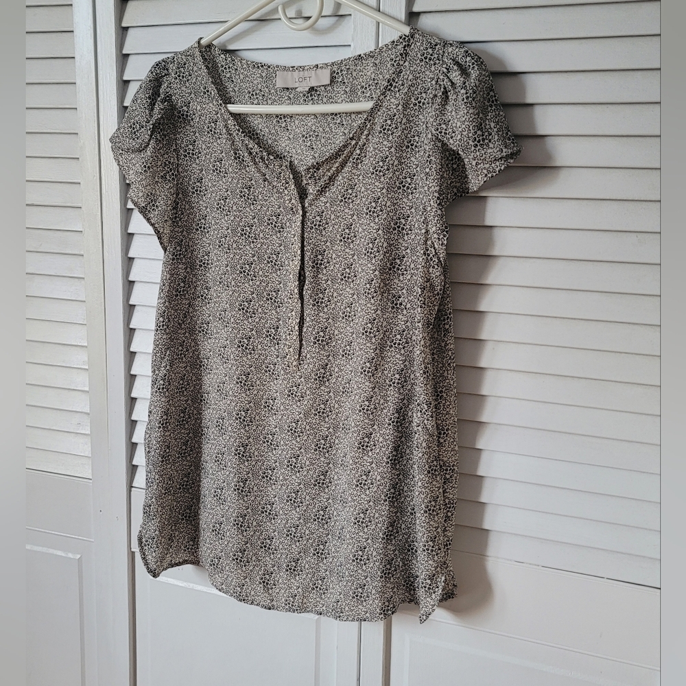 LOFT Patterned Blouse w. Ruffle Sleeves, Size M - Picture 4 of 9
